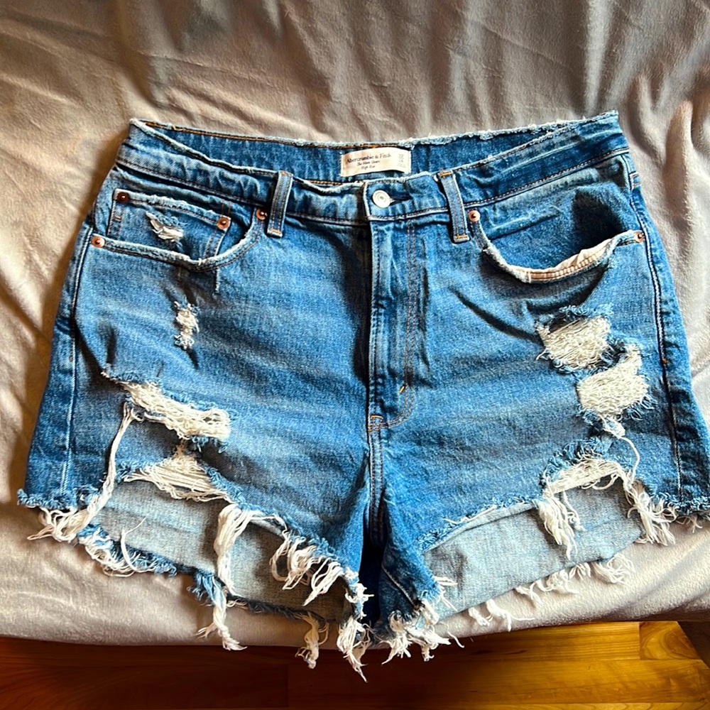 Abercrombie & Fitch Curve Love The Mom Short high rise denim shorts